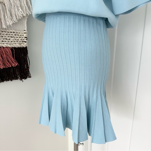 Elegant Blue Flared Dress - Picture 5 of 13